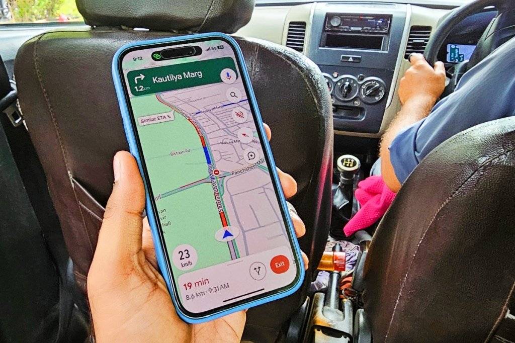 Google Maps đang triển khai bảng đồ vị tốc độ, giới hạn tốc độ trên iPhone và CarPlay toàn cầu